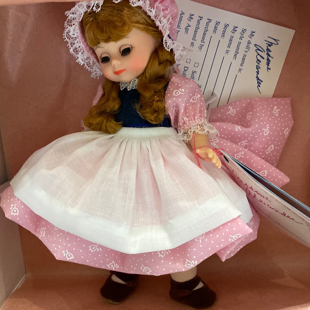 Madame Alexander Miniature Showcase